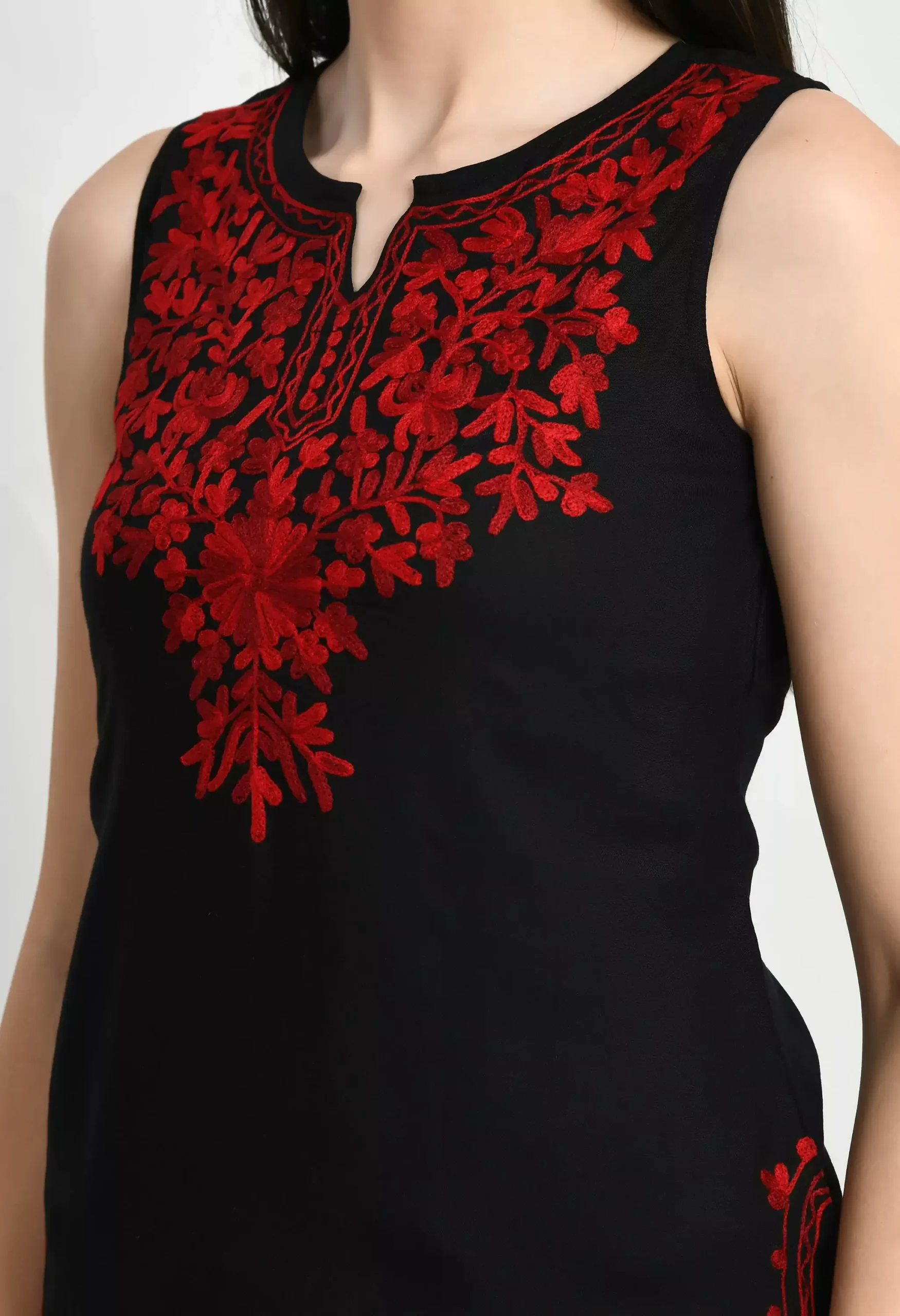 black-maron-sleeveless-aari-short4-scaled-1.webp