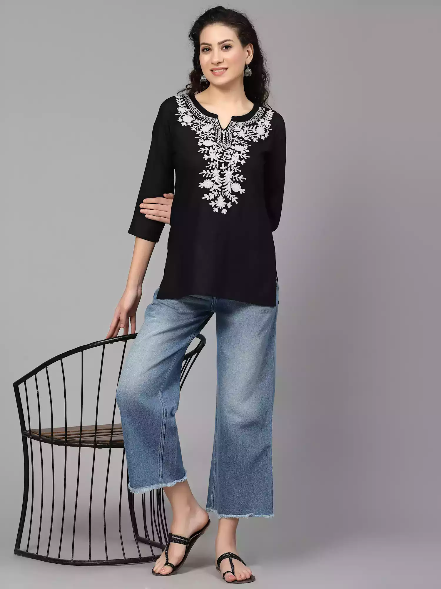 black-offwhite-aari-short5.webp