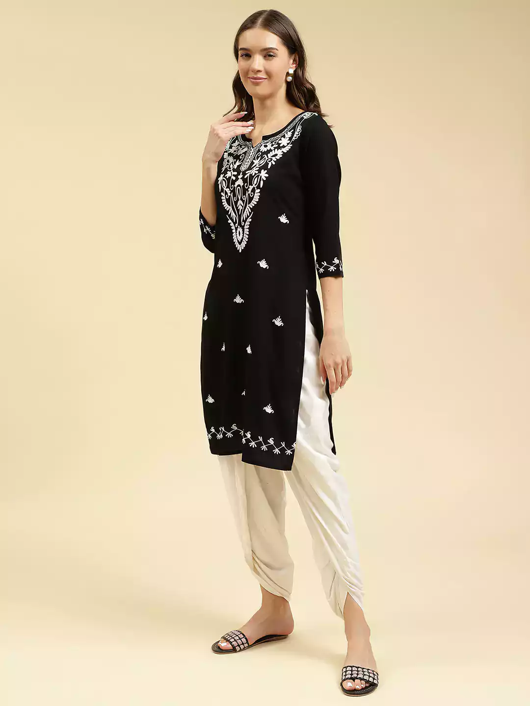 black-offwhite-boota-aari-long2.webp