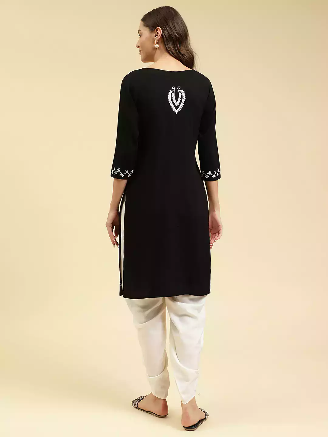 black-offwhite-boota-aari-long4.webp