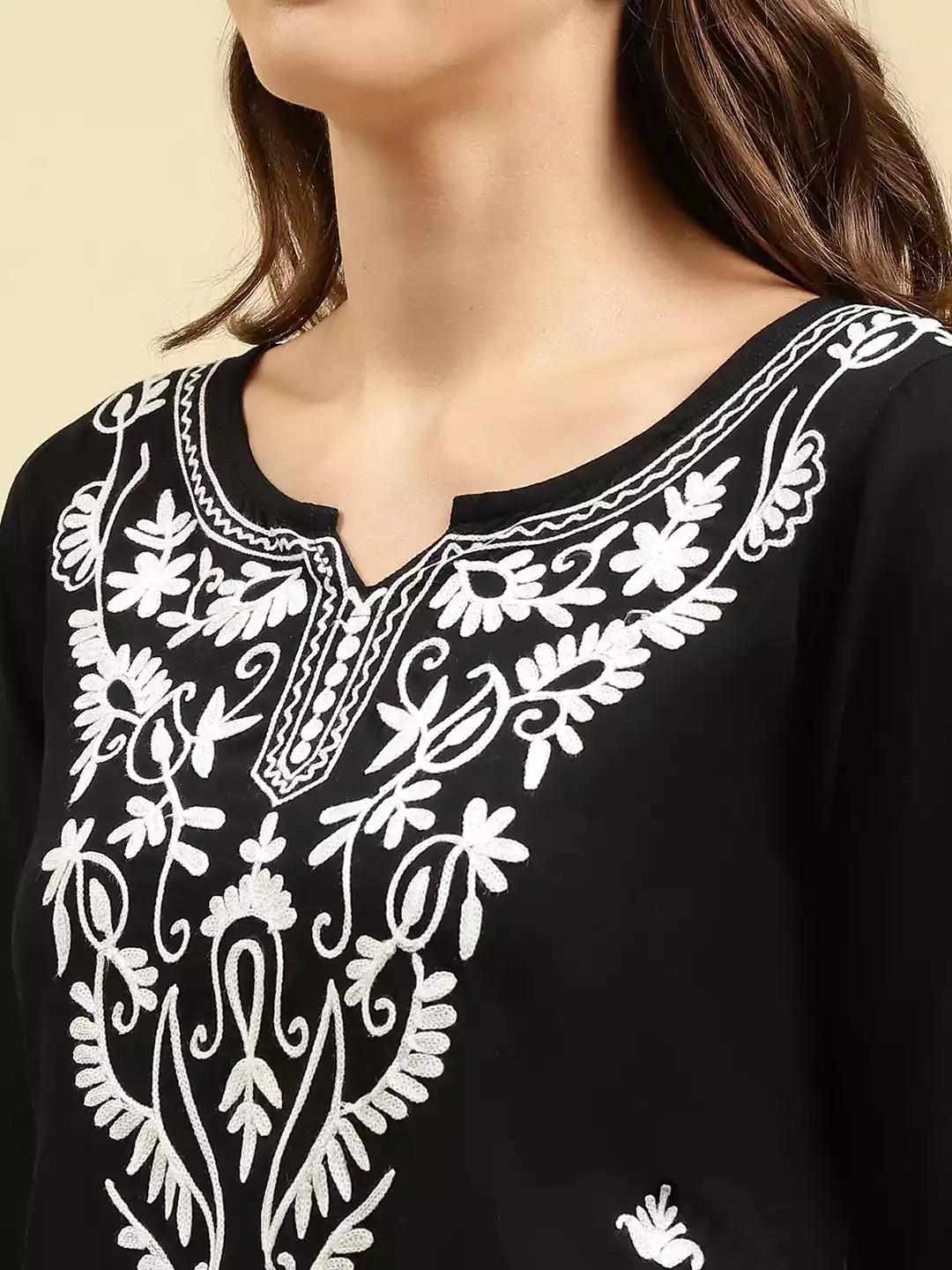 black-offwhite-boota-aari-long7.webp
