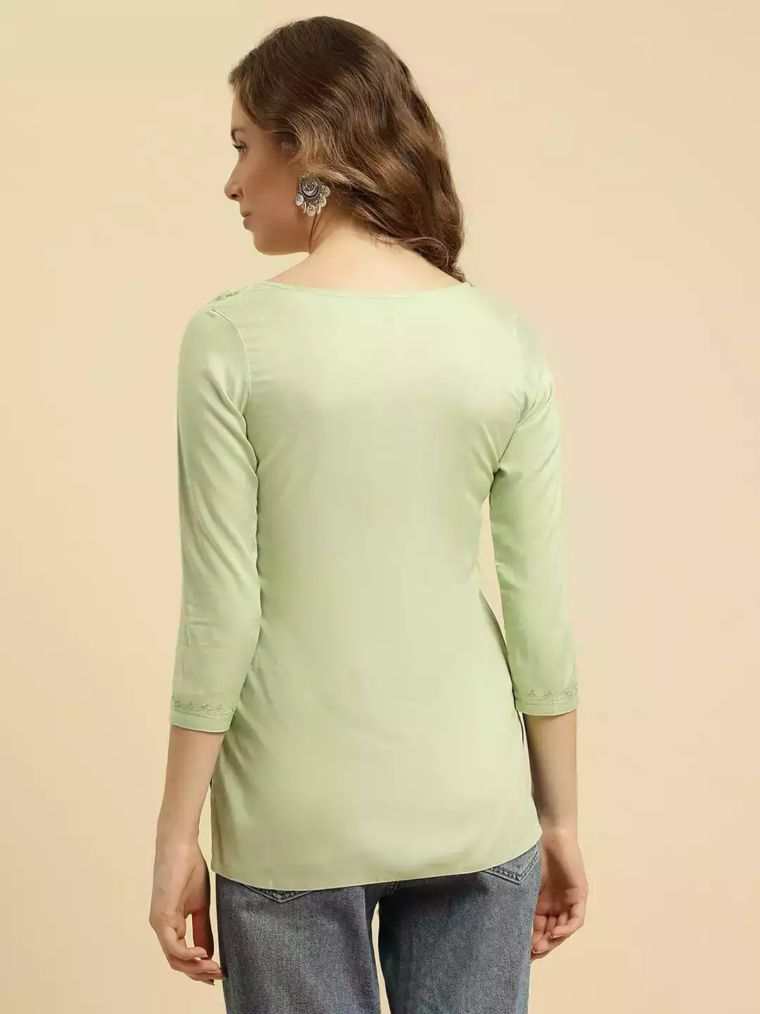 green-self-silk-short3.webp