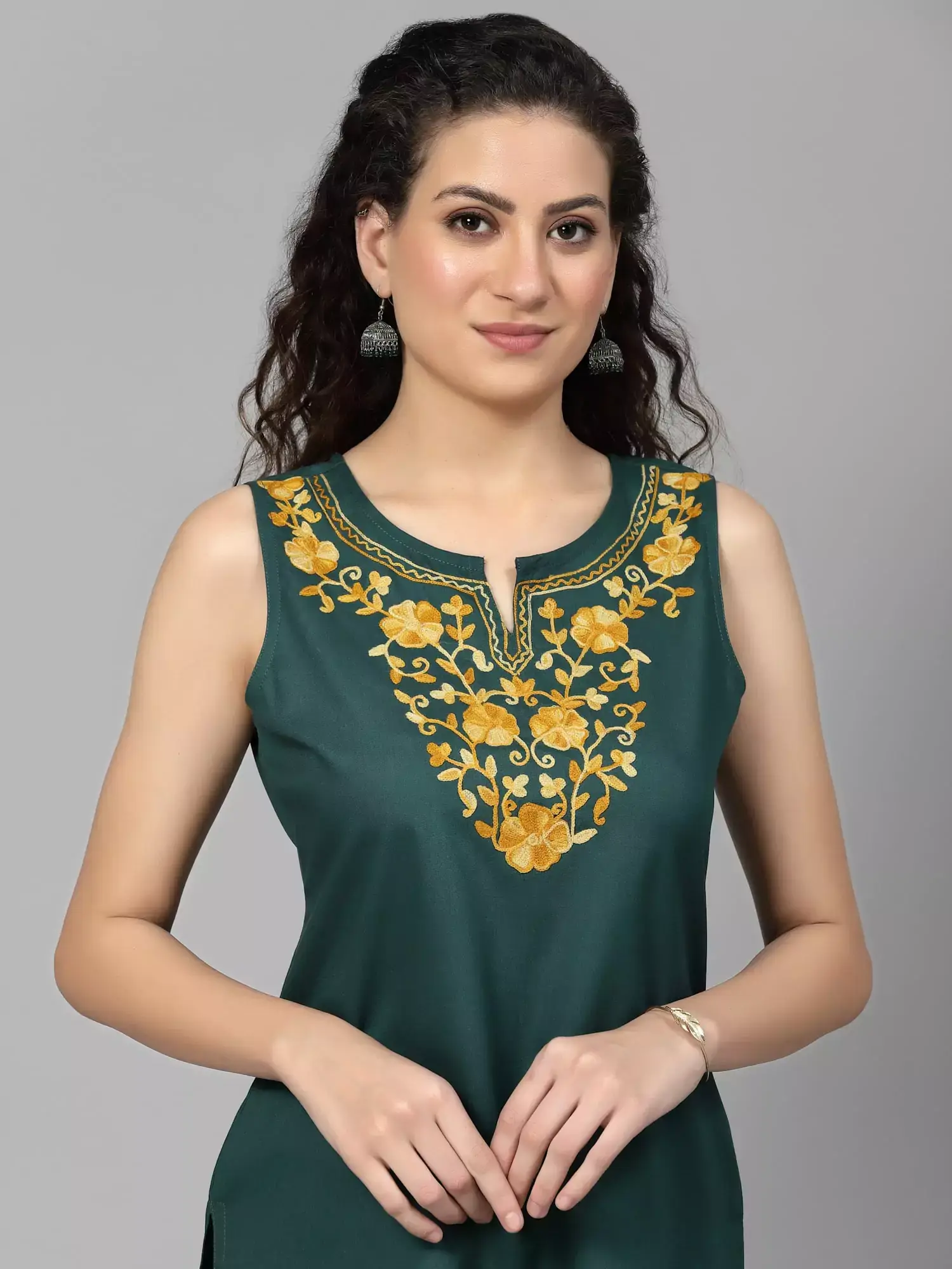 green-sleeveless-aari-short6.webp