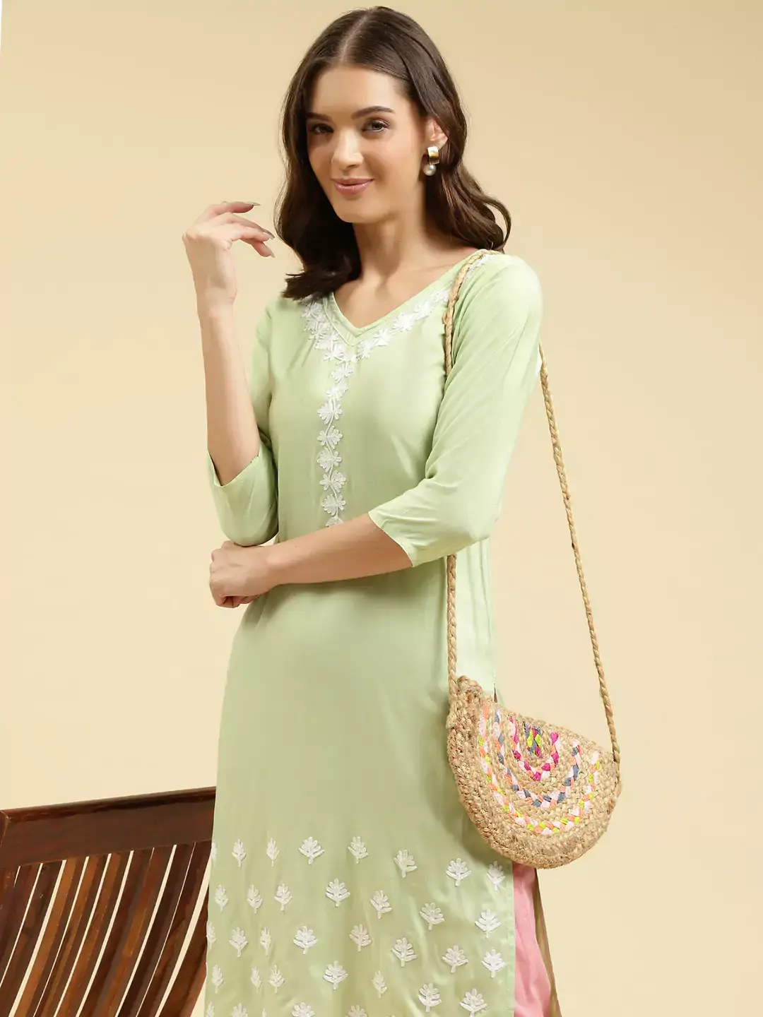 gul-pista-green-aari-long6.webp