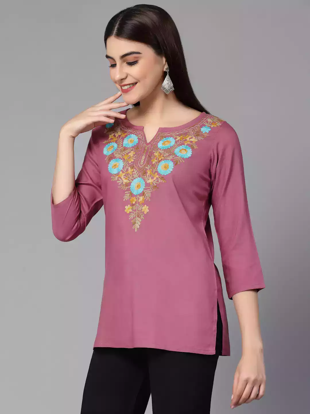 israa-aari-pink-short-kurti2-1.webp