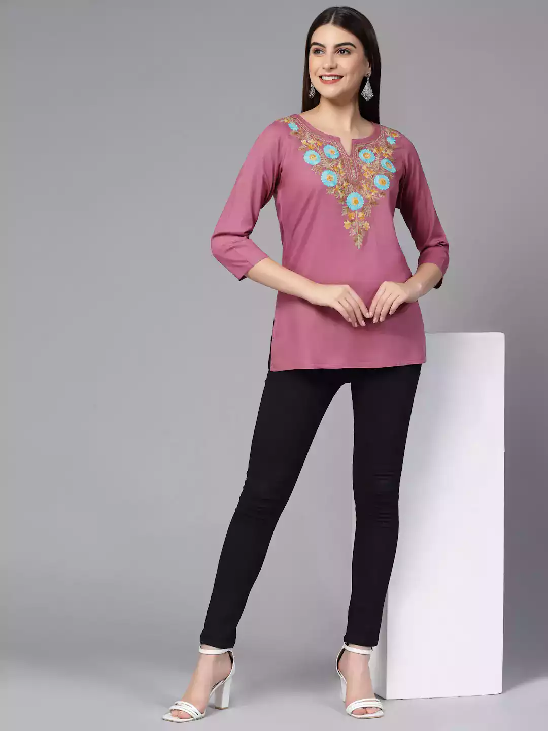 israa-aari-pink-short-kurti5-1.webp