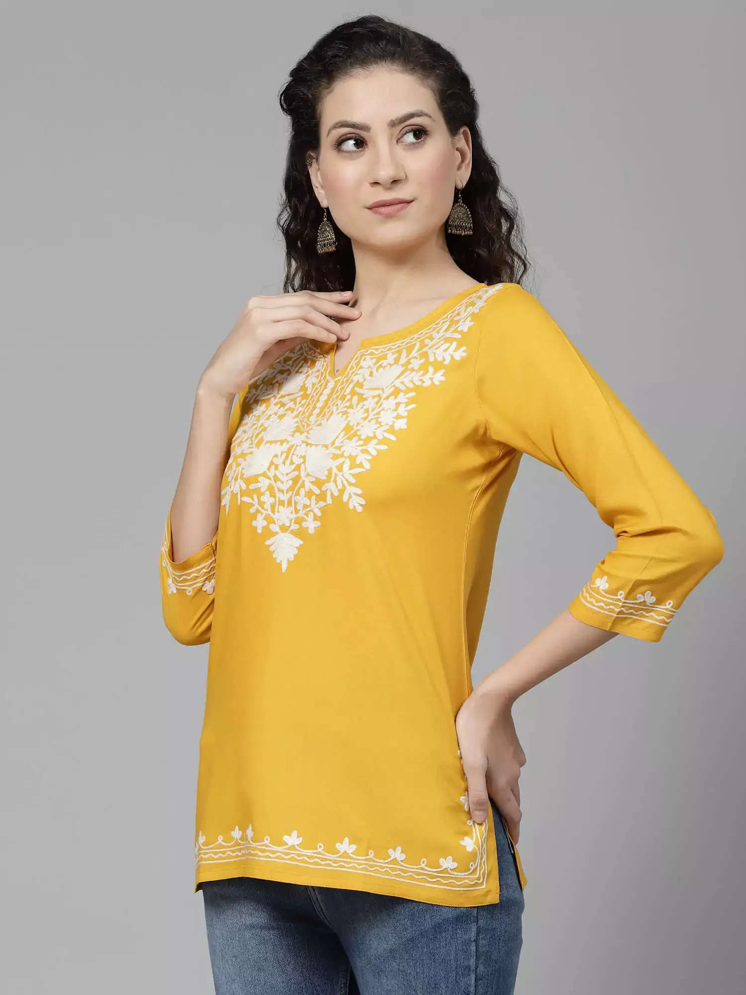 musturd-white-aari-short2.webp