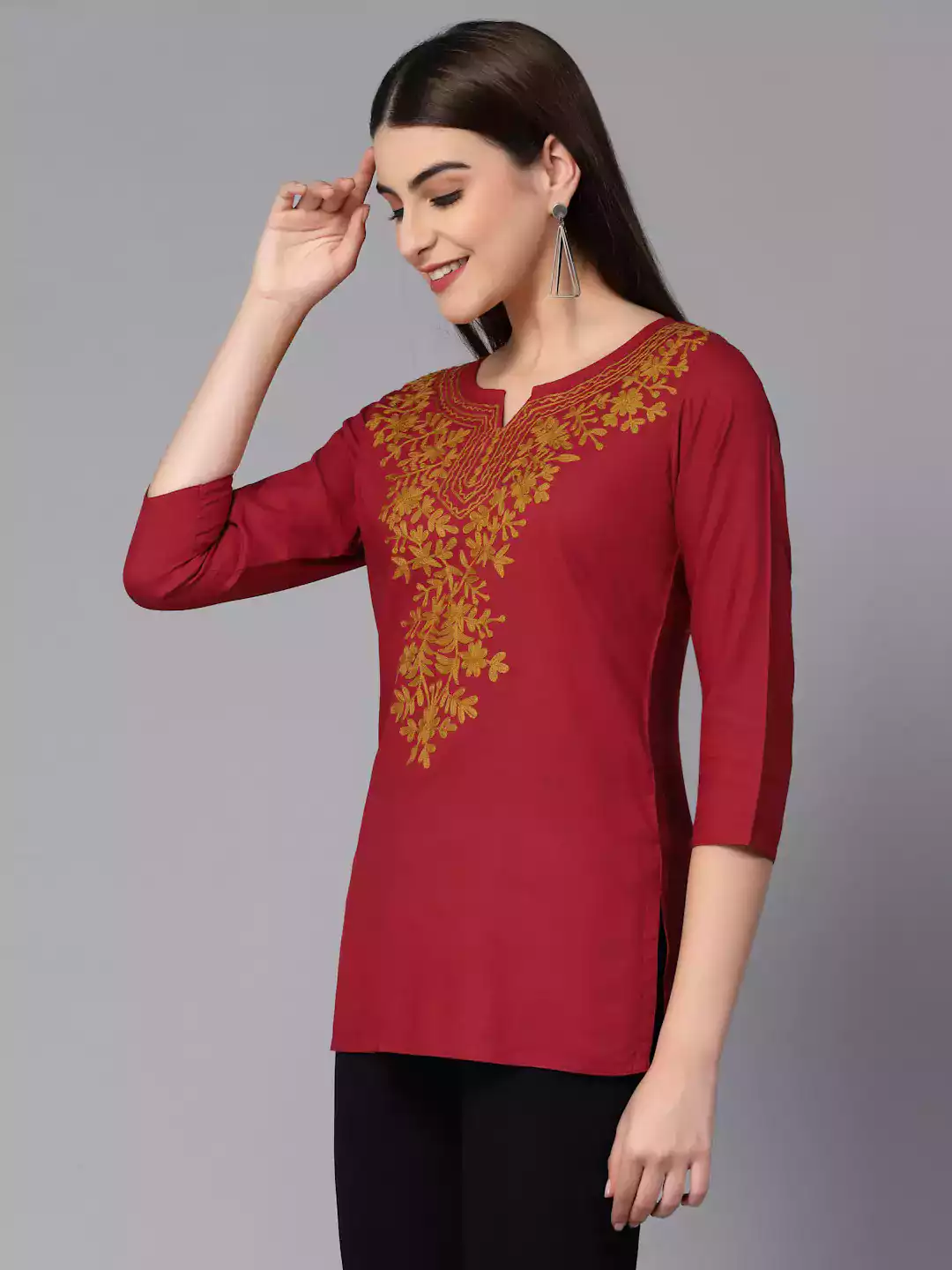 red-mus-aari-short2.webp