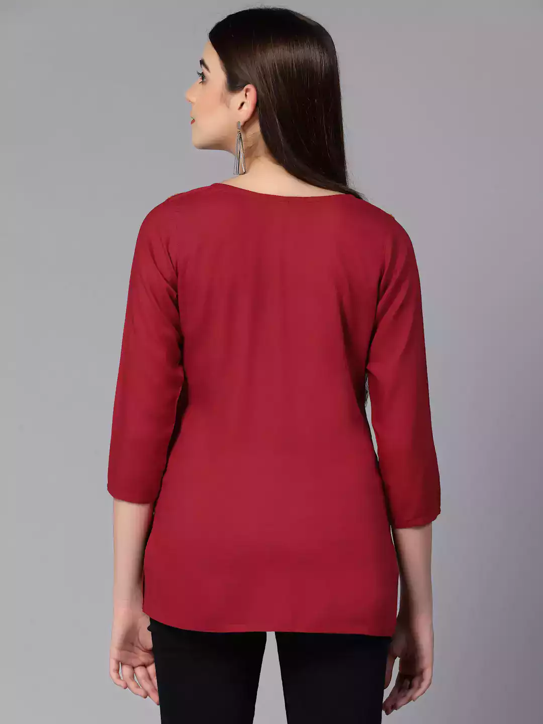 red-mus-aari-short7.webp