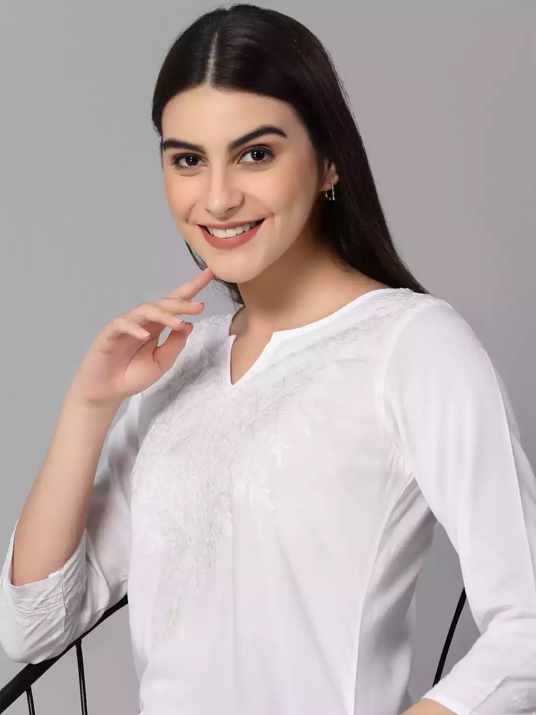 zahra-white-self-aari-short6.webp