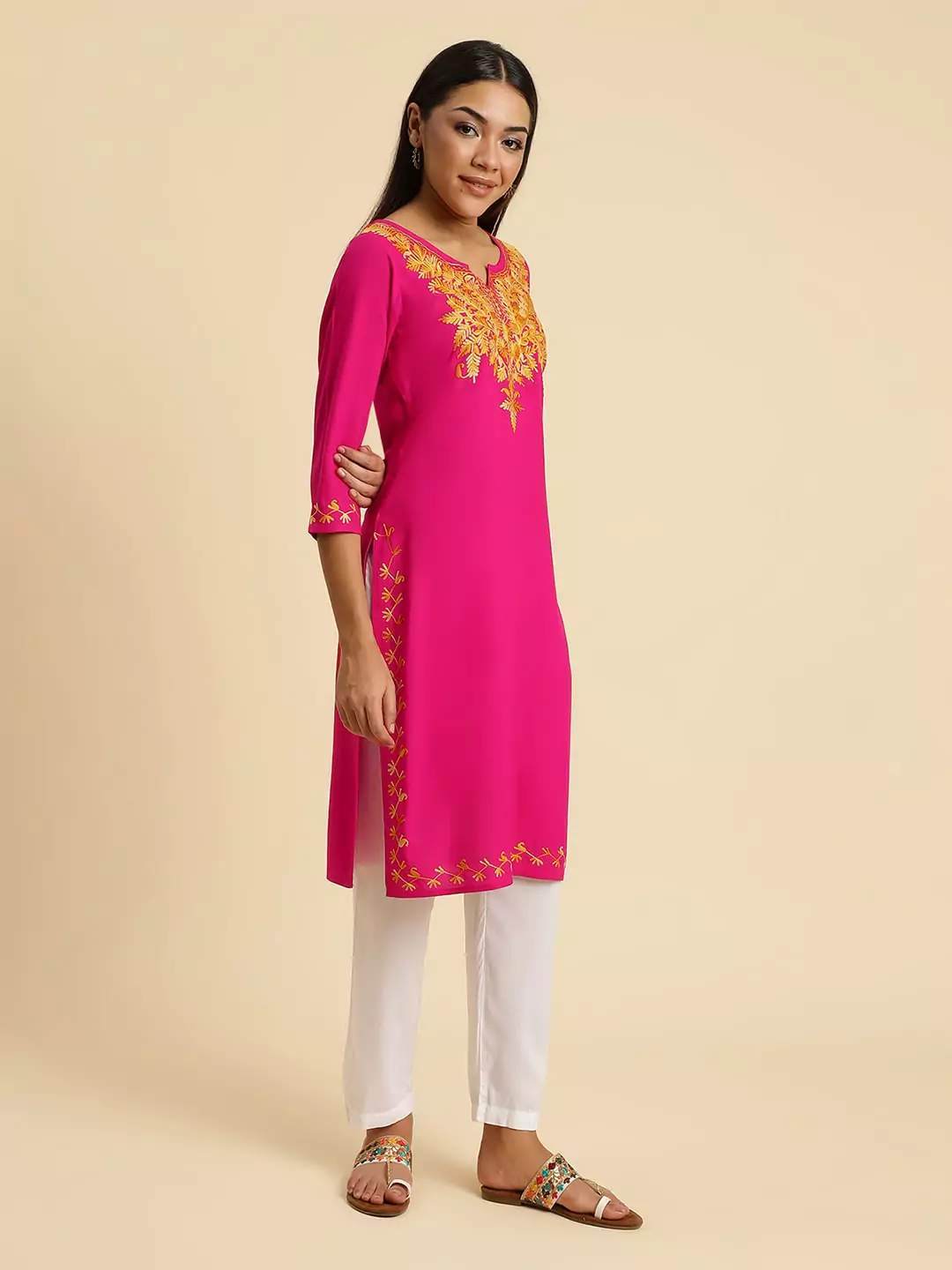 zeenat-aari-pink-long-kurti3-1.webp
