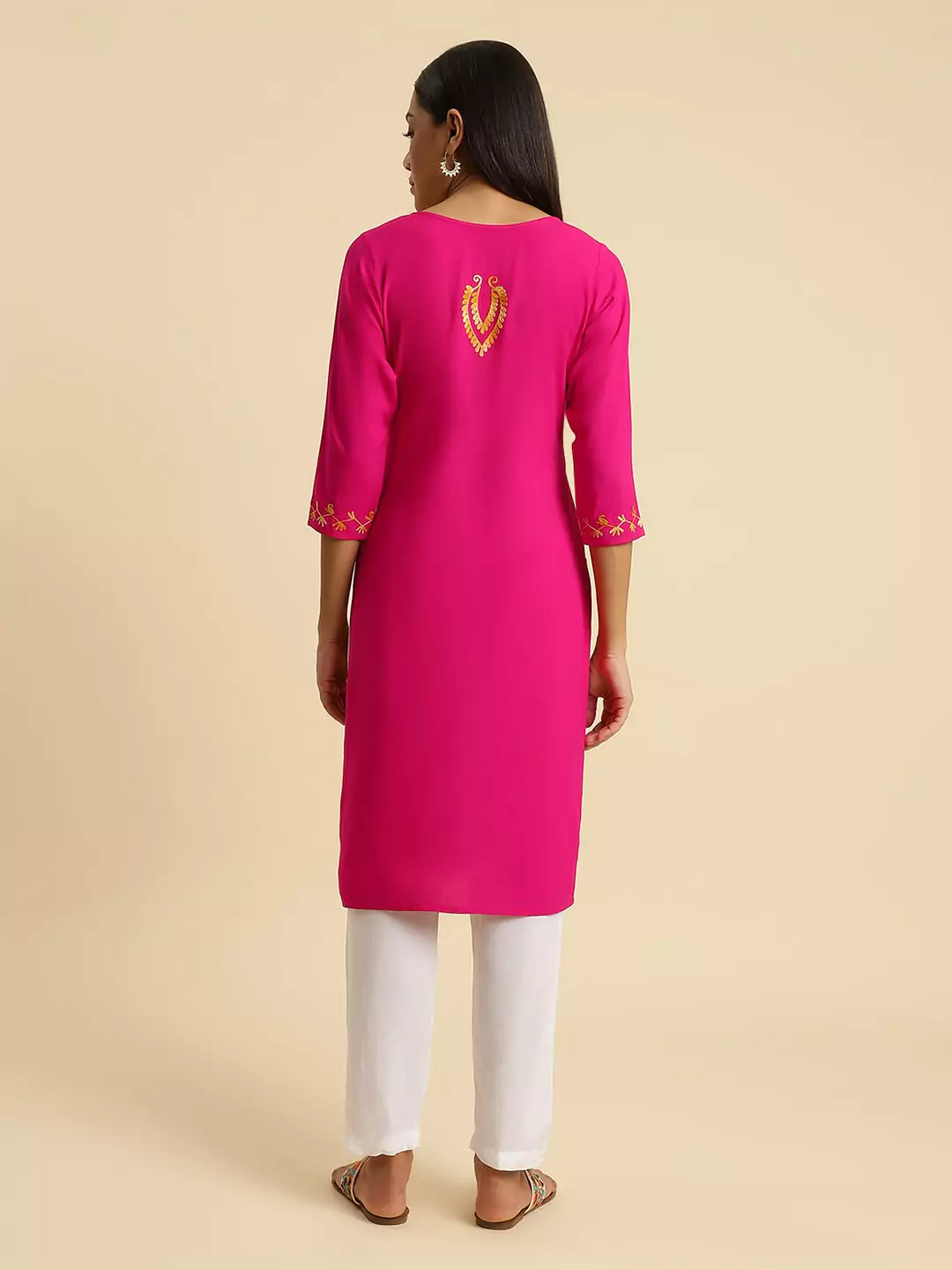 zeenat-aari-pink-long-kurti4-1.webp